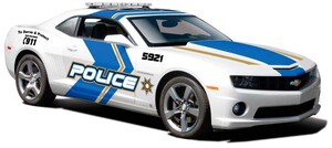 Игры и игрушки: Модель автомобиля 2010 Chevrolet Camaro SS RS Police (белый), 1:24