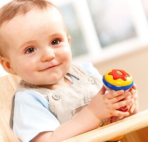 Розвивальні іграшки: Брязкальце розвиваюча з різнокольоровими кульками