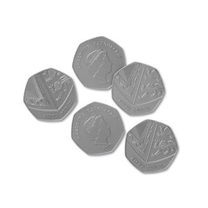 Сюжетно-ролевые игры: Игрушечные деньги "Монеты по 50 британских пенни" (100 шт.) Learning Resources