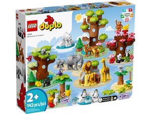 Ігри та іграшки: Конструктор LEGO DUPLO Town Дикі тварини світу з ігровим килимком 10975