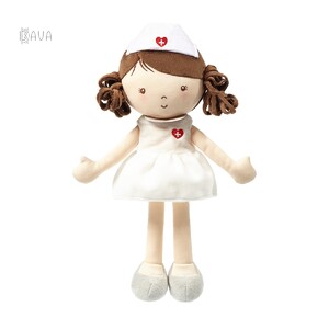 Ляльки: М'яка лялька «Медсестра Грейс», 32 см, BabyOno