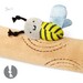 Мягкая интерактивная игрушка-подвеска «Мевежонок и пчела», BabyOno дополнительное фото 9.
