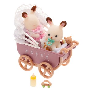 Игры и игрушки: Шоколадные кролики-двойняшки в коляске, Sylvanian Families