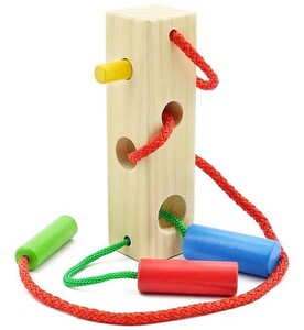 Ігри та іграшки: Шнуровка брусочек, Мир деревянных игрушек