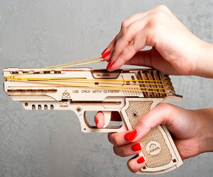 Іграшкова зброя: Дерев'яний пістолет Вольф-01, механічний 3D пазл Ukrainian Gears