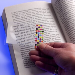 Книги для взрослых: Flexible Magnifier Wallet Size Dots Увеличительная линза