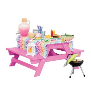 Игрушечная посуда и еда: Стол для пикника с аксессуарами (Свет), 55 предметов, Our Generation