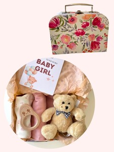 Нагрудники, слюнявчики: Подарунковий набір для малюка «Валіза Flowers, S»