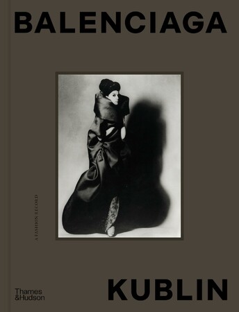 Мода, стиль и красота: Balenciaga [Thames & Hudson]