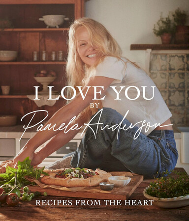 Кулінарія: їжа і напої: I Love You: Recipes from the heart: the first cookbook from the iconic actress, model and activist [