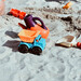 Іграшка для гри з піском «Міні-Самоскид» (колір папайя-морський), Battat дополнительное фото 3.