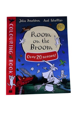 Рисование, раскраски: Room on the Broom Colouring Book