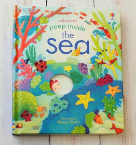 Книги для дітей: Peep inside the sea [Usborne]