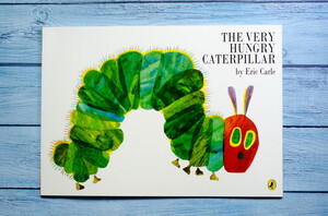 Книги про животных: The Very Hungry Caterpillar - Large format