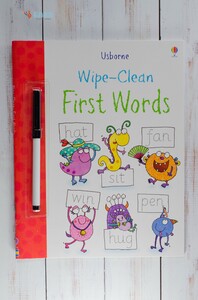 Книги для дітей: Wipe-clean first words [Usborne]