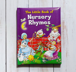 Книги для детей: The Little Book of Nursery Rhymes
