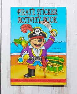 Книги для дітей: Pirate Sticker Activity Book