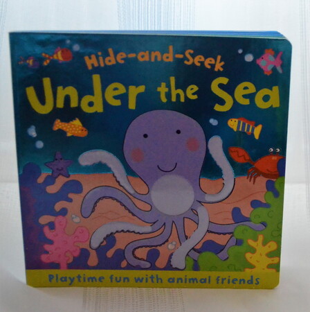 Книги про животных: Hide-and-Seek Under the Sea (тактильные вставки на обложке)
