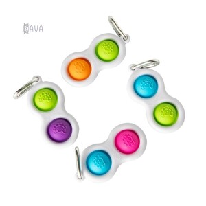 Розвивальні іграшки: Тактильний антистрес-брелок Кнопки, Fat Brain Toys Simpl Dimpl 4 кольори в асорт.