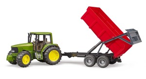 Городская и сельская техника: Игровой трактор John Deere 1: 16 с красным прицепом, Bruder