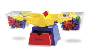 Розвивальні іграшки: Дитячі ваги-балансир Learning Resources в комплекті з фігурками ведмедиків