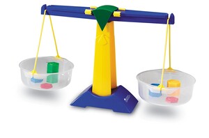 Детские весы с чашами по 0,5 л Learning Resources
