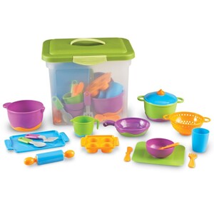 Игрушечная посуда и еда: Игрушечная посудка New Sprouts® Набор для класса в контейнере Learning Resources
