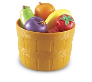 Игрушечная посуда и еда: Детский игровой набор New Sprouts® "Корзинка с фруктами" Learning Resources