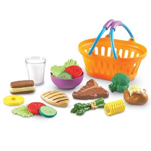 Игрушечная посуда и еда: Игрушечная еда New Sprouts® "Корзина для пикника: ужин" Learning Resources