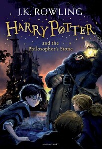 Книги для детей: Harry Potter and the Philosopher's Stone - Мягкая обложка (9781408855652)